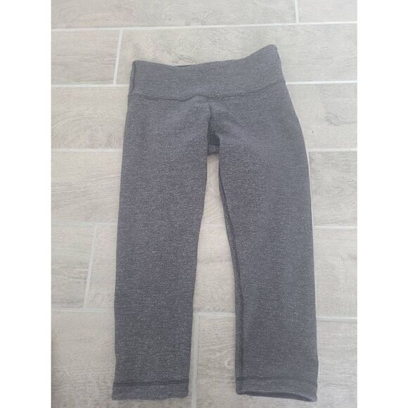Lululemon Gray Cropped Leggings Size 6 - Picture 1 of 6
